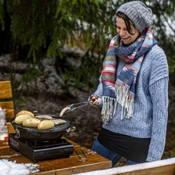 ACTIVA Meisen Gaskocher I Campingkocher inkl. Grilltopf & Tragekoffer I Premium Gasgrill klein - Leistungsstark & vielseitig 