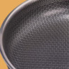 Reishunger Edelstahl Pfanne beschichtet - aus Edelstahl  ⌀ 28 cm  - ofenfest bis 220 Grad - Perfekt für schonendes Braten auf