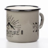 MUGSY Emaille Tasse mit Spruch The Adventure Begins, 330 ml, Camping Tasse, Camping Ausrüstung, Retro Design I Grau