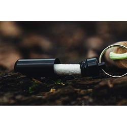 WIKA Feuerstahl, Feuerstarter mit wasserdichter Zunderdose aus Aluminium, Holzgriff und fluoreszierendem Paracordband, spezie