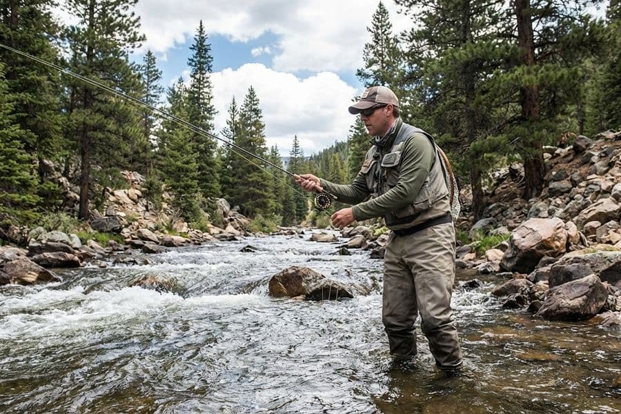 Äschenangler beim Euro Nymphing im Gebirgsfluss
