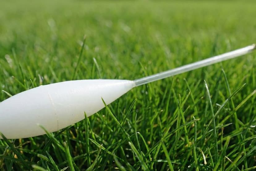 Angler wirft Sbirolino-Montage auf weite Distanz am Forellensee aus