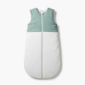 Kleiner Babyschlafsack aus kuscheligem Material